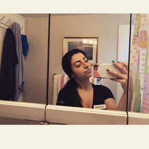 Meet your Posher, Caitlin